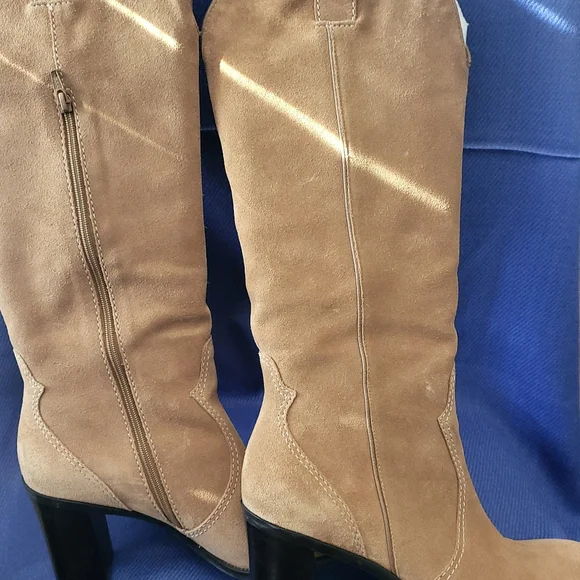 Franco Sarto, women's suede western boots size 8.5 m. - Picture 9 of 11